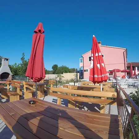 בית הארחה Rogocana לאבין